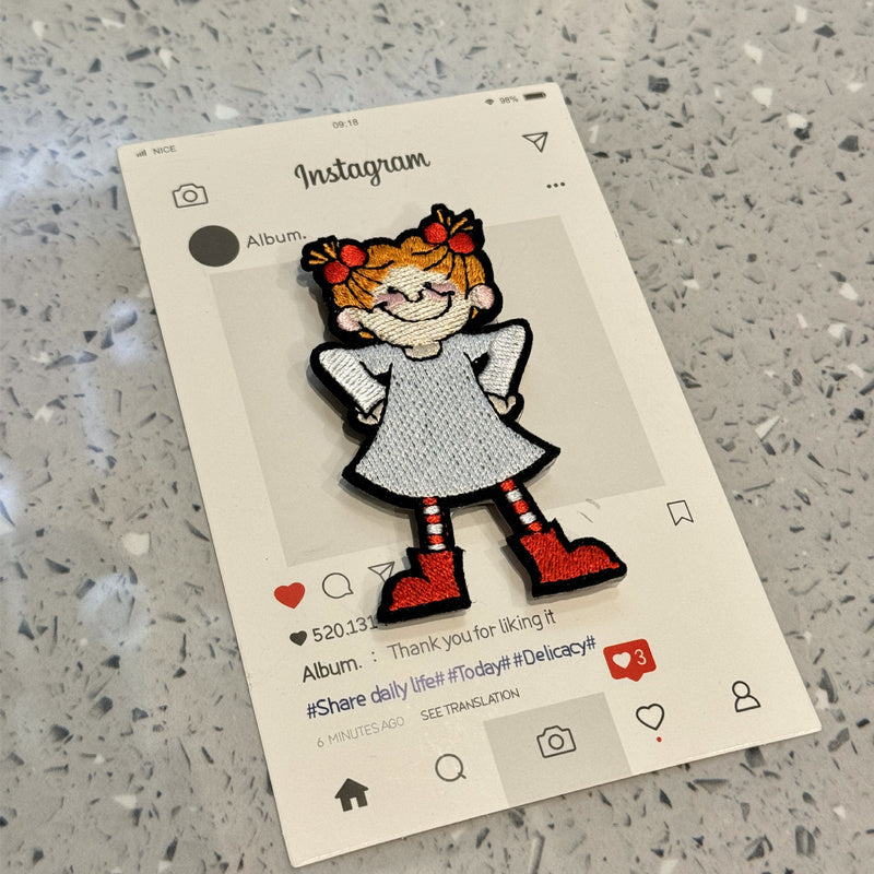 Japanese and Korean embroidered Coco sauce girl stand suitable for iPhone 16 Promax Apple 15 phone case 14 new model 13